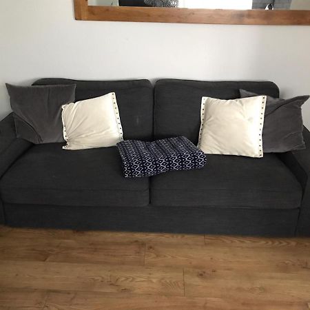 2 X Double Rooms In Cheam Exterior photo