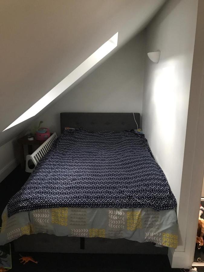 2 X Double Rooms In Cheam Exterior photo